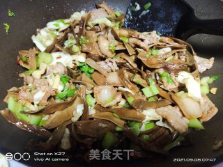 肉片炒芹菜干豆角步骤5