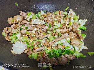 肉片炒芹菜干豆角步骤4