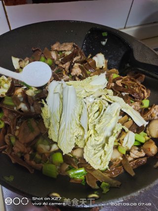 肉片炒芹菜干豆角步骤7
