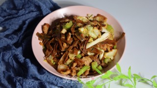 肉片炒芹菜干豆角步骤9
