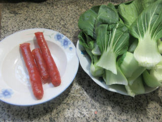 香肠炒青菜步骤1