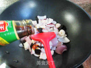 黑木耳虾味球炒洋葱步骤7