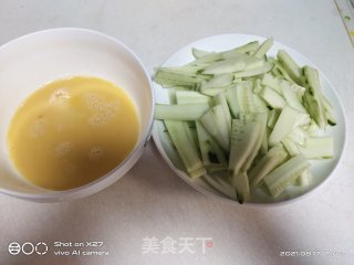 鸡蛋炒黄瓜步骤1