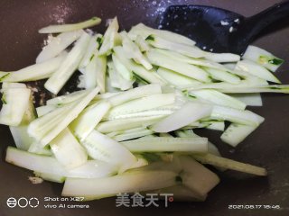 鸡蛋炒黄瓜步骤4