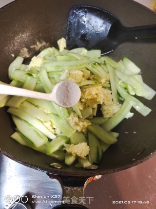 鸡蛋炒黄瓜步骤6