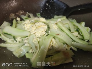 鸡蛋炒黄瓜步骤7