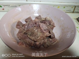 咖喱牛肉焖土豆步骤1