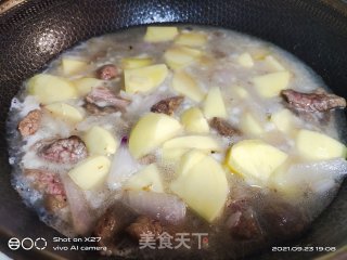 咖喱牛肉焖土豆步骤10