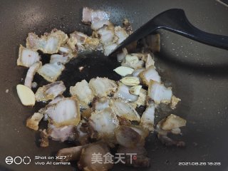 五花肉炒包包菜步骤3