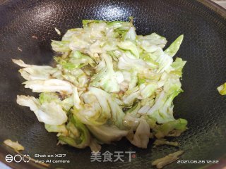 五花肉炒包包菜步骤5