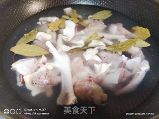 豆角干烧鸡肉步骤1