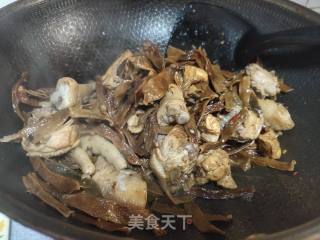 豆角干烧鸡肉步骤7