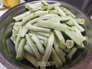 五花肉烧不老豆步骤2
