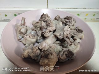 嫩姜红烧鸭肉步骤1