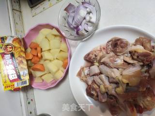 咖喱土豆焖鸡步骤1