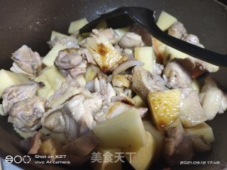 咖喱土豆焖鸡步骤4