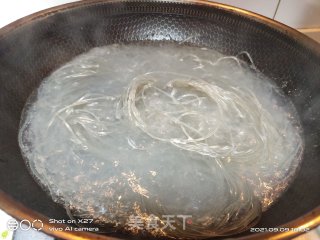 西红柿肉末炒粉条步骤2