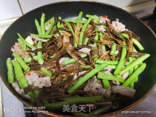 双豆角炒肉步骤4