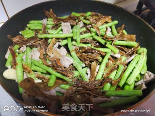 双豆角炒肉步骤5