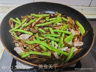 双豆角炒肉步骤6
