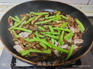 双豆角炒肉步骤7