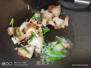 五花肉烧茄子步骤3