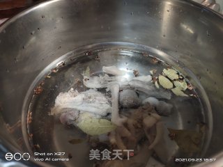 芋头炖鸡肉步骤2