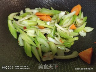 牛腩烧芹菜步骤3