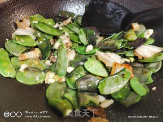 蒜香五花肉炒扁豆步骤5