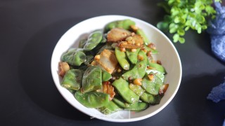 蒜香五花肉炒扁豆步骤9