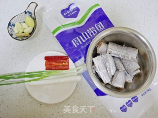 红烧带鱼段步骤1