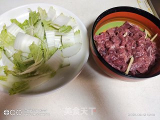 牛肉炒白菜步骤1