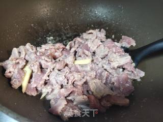 牛肉炒白菜步骤2