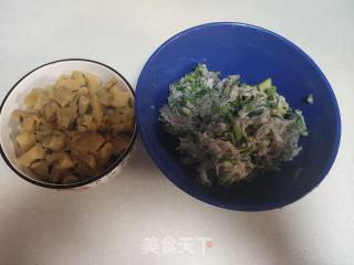 韭菜肉末炒萝卜干步骤1