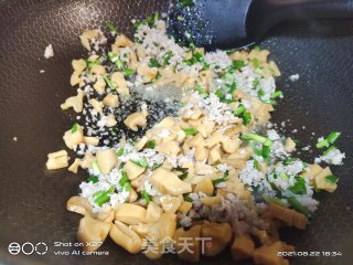 韭菜肉末炒萝卜干步骤3