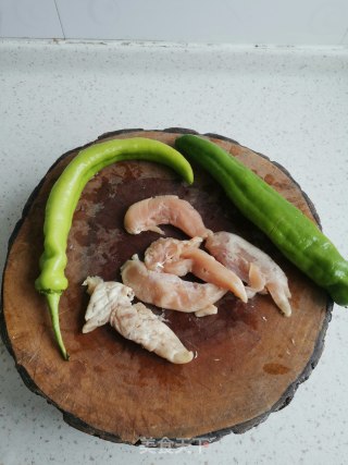 辣椒炒鸡丁步骤1