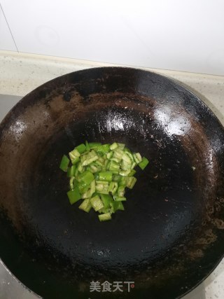 辣椒炒鸡丁步骤5