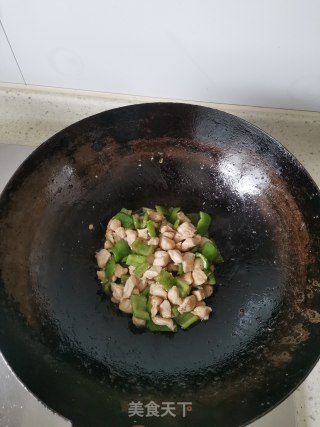 辣椒炒鸡丁步骤6