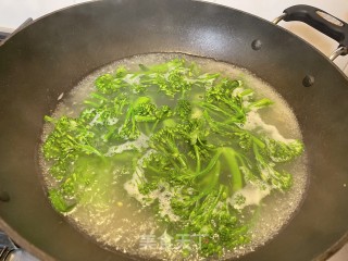 西兰花炒花蛤步骤3