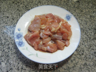 韭黄炒鸡腿肉丁步骤6