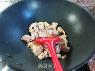 韭黄炒鸡腿肉丁步骤7