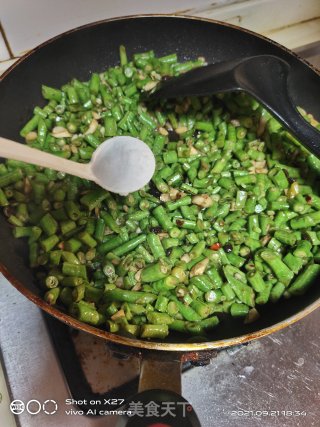 豆豉炒豇豆步骤5