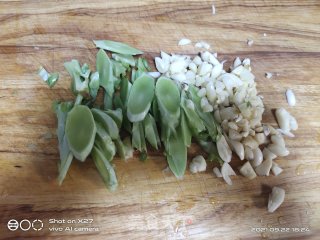 蒜香油麦菜步骤1