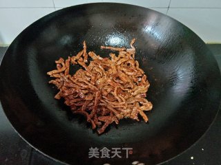 红椒蒜粒炒肉步骤5