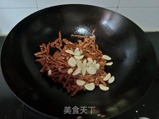 红椒蒜粒炒肉步骤6