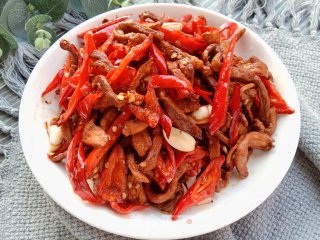 红椒蒜粒炒肉步骤10