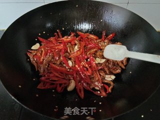 红椒蒜粒炒肉步骤8