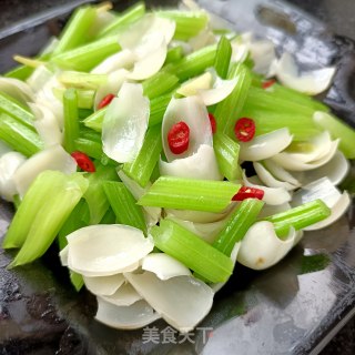 芹菜炒鲜百合步骤19