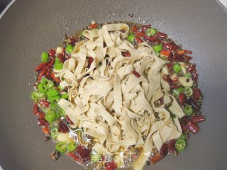 青红椒炒千张步骤9