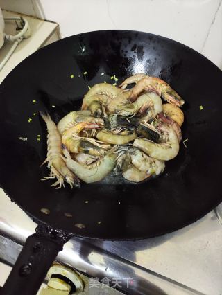 焖烧大虾步骤3